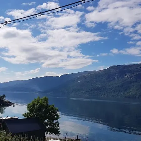 Semesterbostad Spacious House By The Hardangerfjord *