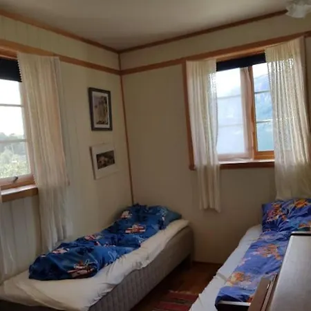 Spacious House By The Hardangerfjord * Utne